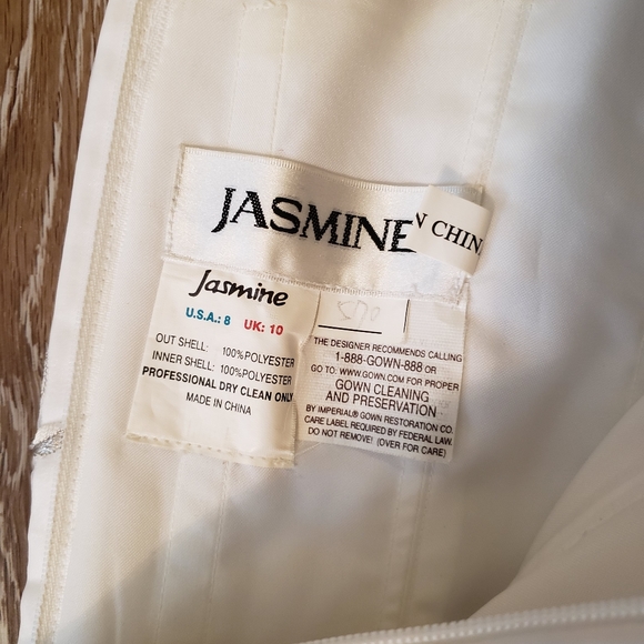 Wedding dress and veil - Picture 3 of 4